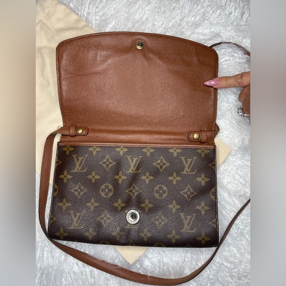 Louis Vuitton Monogram Bordeaux 24 Shoulder Bag M51798. - Picture 5 of 15